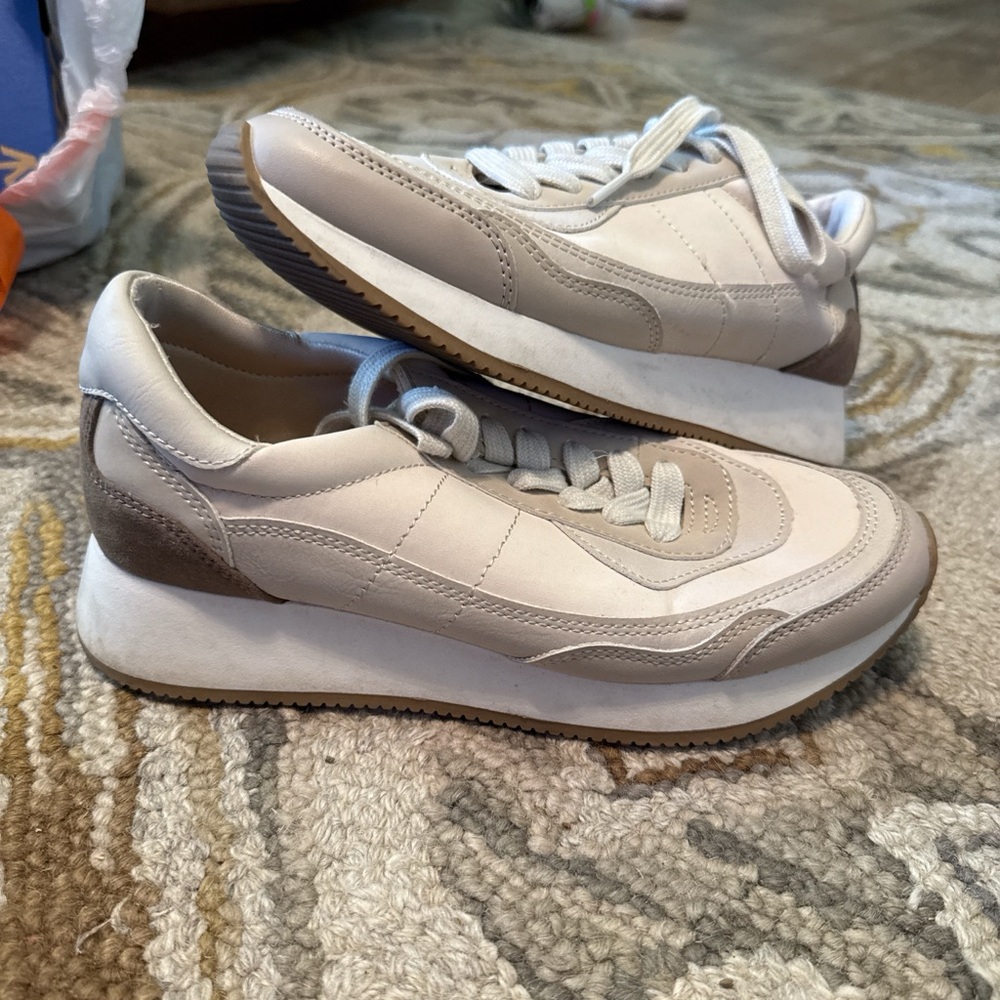Universal Thread Women's Sneakers in Cream and Tan